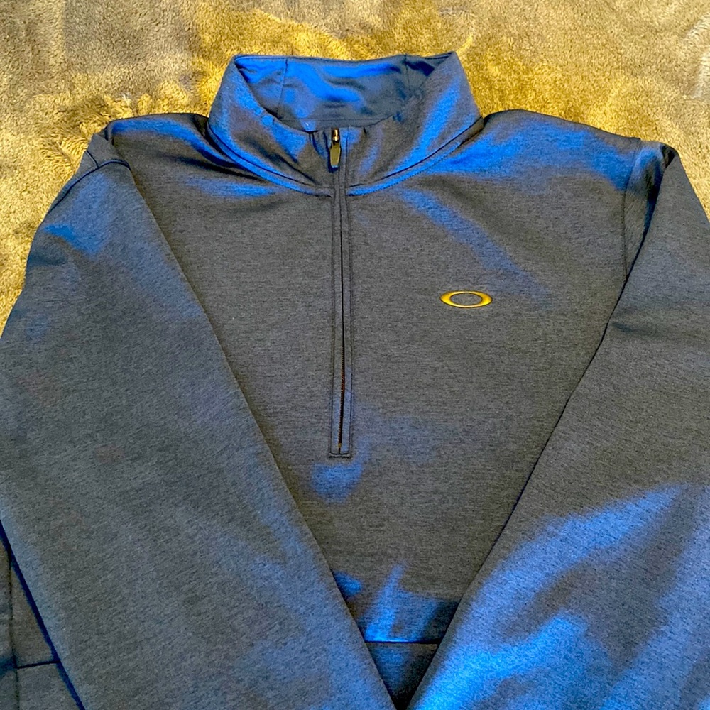 Oakley regular fit pull over range 2.0